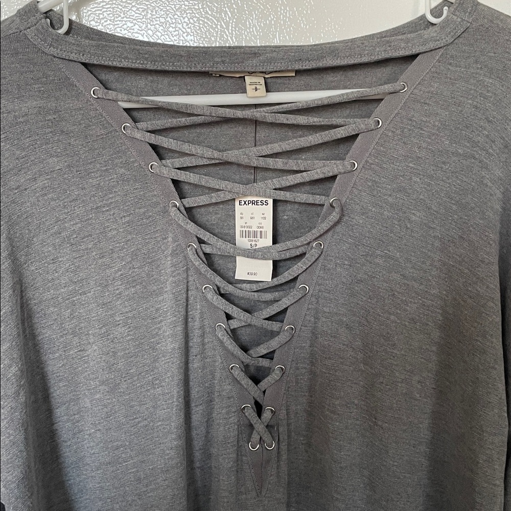 Express Women’s Small NWT Gray Lace-Up V-Neck Long Sleeve Top - Picture 3 of 5